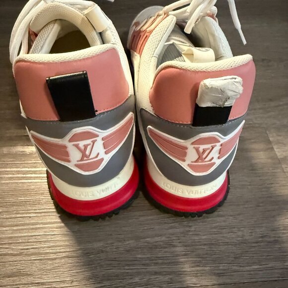 Louis Vuitton Sneakers - Picture 5 of 5